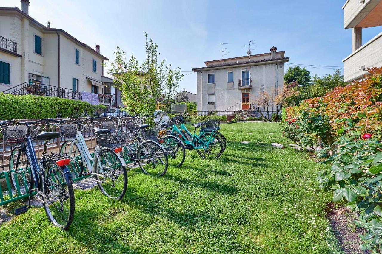 Front Lake Studio With Loft Bed And Pool Bardolino Exterior photo